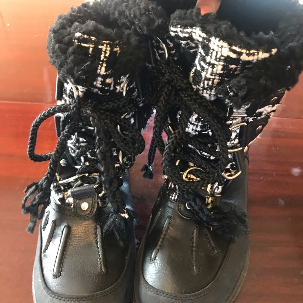 Black and White London Fog Boots Sz9